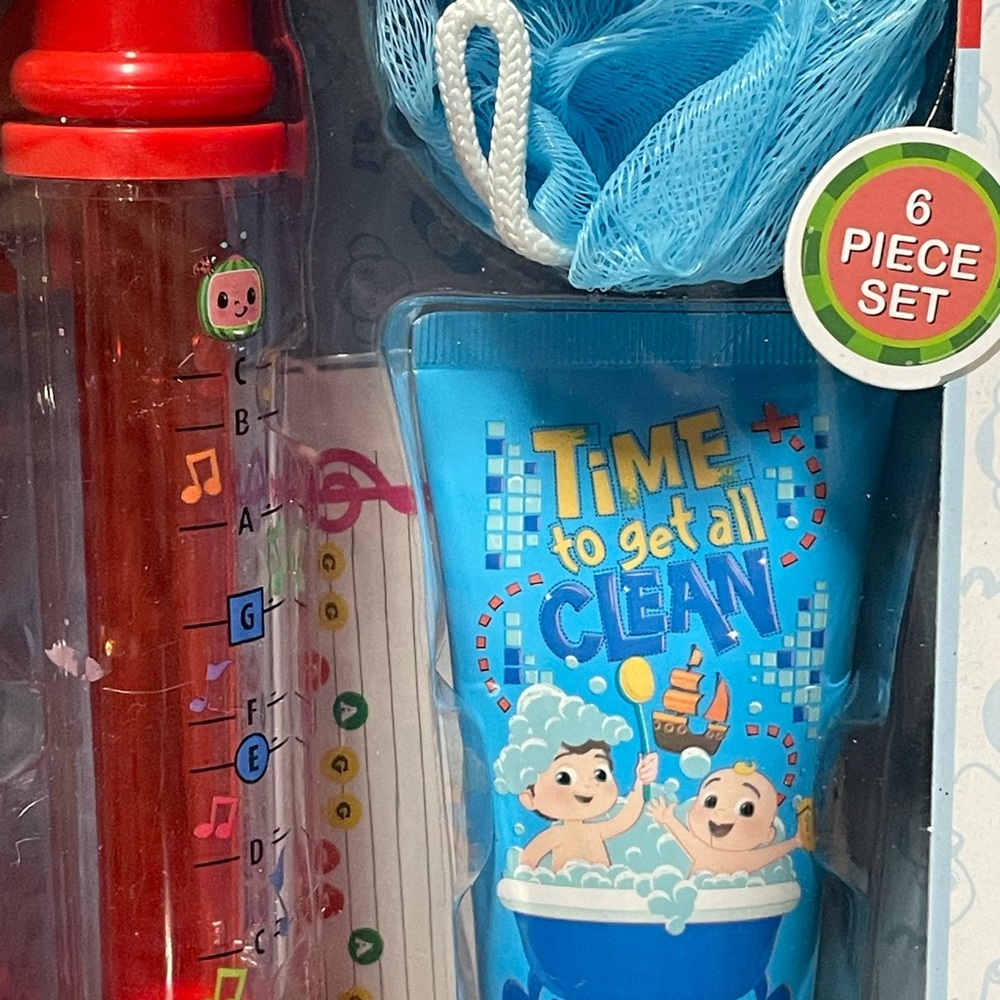 CoComelon Bath Activity Set - Picture 5 of 6